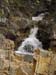 Водопад на минеральном источнике прячется за скалы