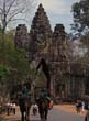 1. Самый известный и величественный памятник древней кхмерской культуры - Ангкор, представляет собой столицу древнего кхмерского государства (IХ-XIII вв.), огромный (около 600 кв. км) комплекс культовых сооружений и дворцов. В X-XII веках Ангкор был одним из крупнейших городов мира, его храмы были известны далеко за пределами империи кхмеров. Но в 1431 году войска Сиама практически разрушили город и жители покинули его. Более 100 дворцов и храмов таилось под сенью буйного тропического леса почти 400 лет, до конца XIX столетия, когда французский натуралист Энн Муо опубликовал ряд работ, посвященных Ангкору.