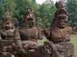 11. С одной стороны его держат боги, с другой — демоны. Входов и мостов в Ангкор Тхом – по 4 (в соответствии со сторонами света), а фигур - 108.